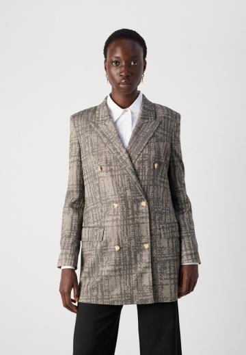 Длинный блейзер