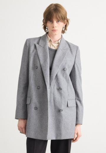 Короткое пальто