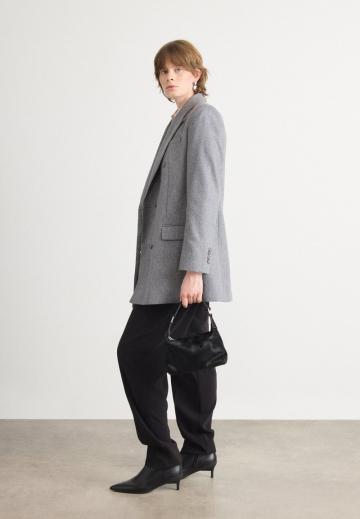 Короткое пальто