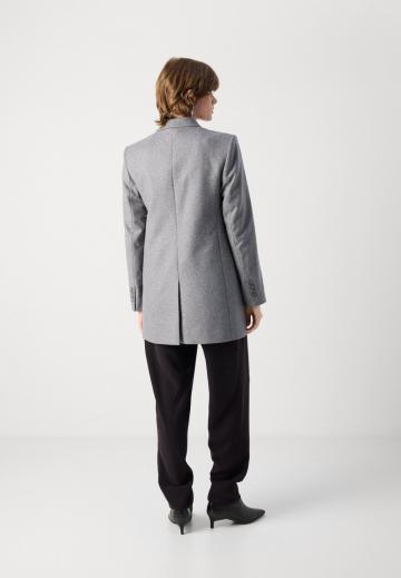 Короткое пальто