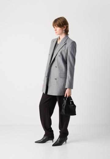 Короткое пальто