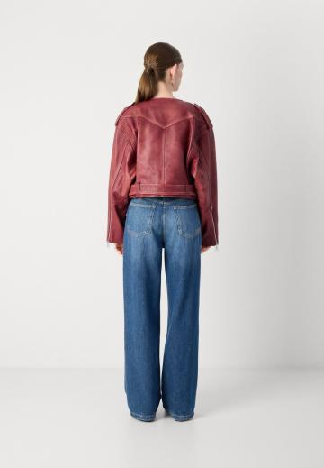 Короткая куртка