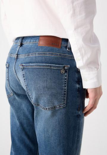 Прямые джинсы