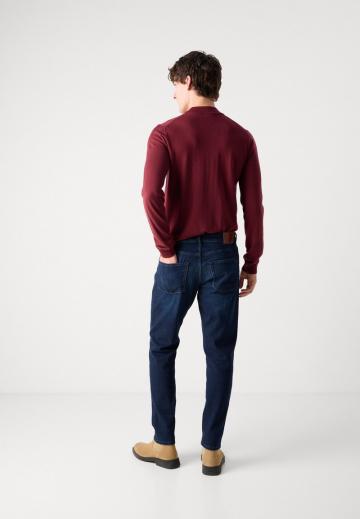 Узкие джинсы