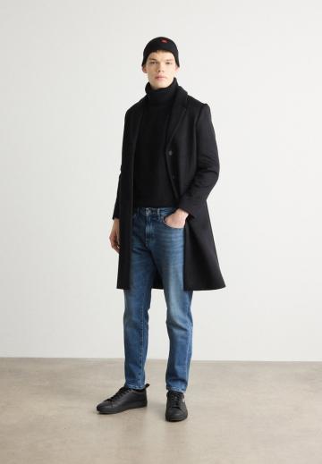 Узкие джинсы