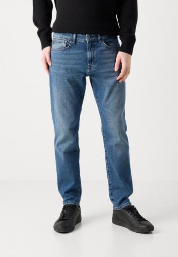 Узкие джинсы