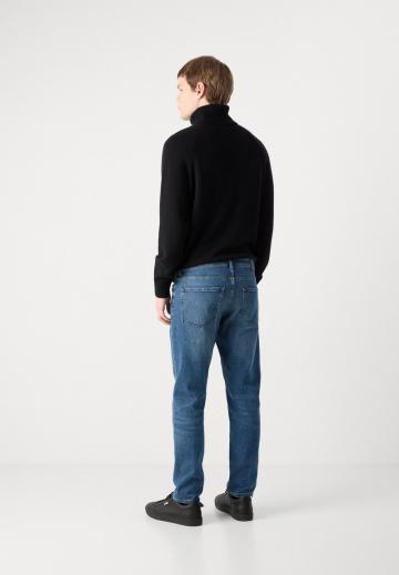 Узкие джинсы