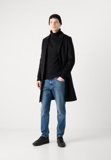 Узкие джинсы