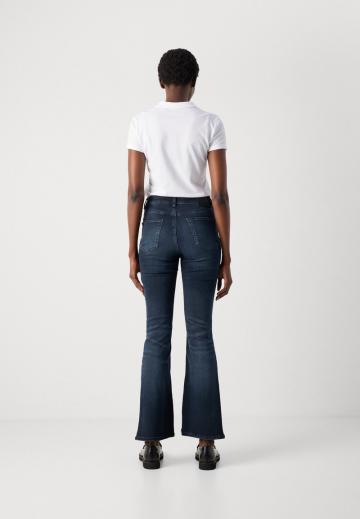 Клешеные брюки