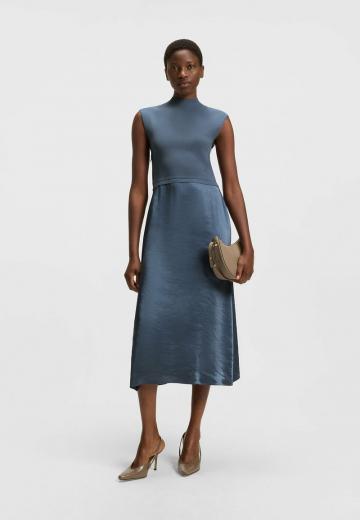 Вязаное платье