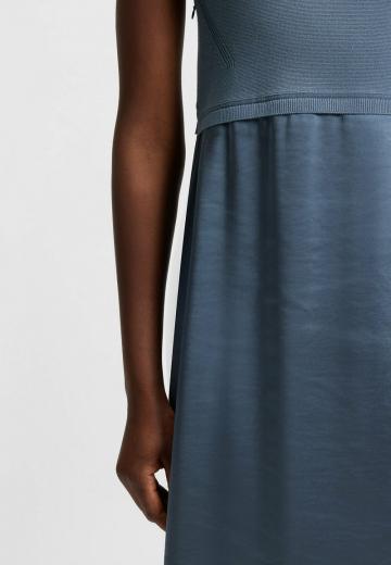 Вязаное платье