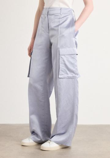 Брюки с накладными карманами