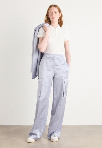 Брюки с накладными карманами