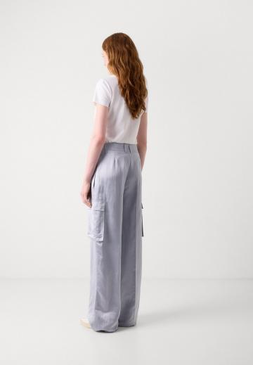 Брюки с накладными карманами