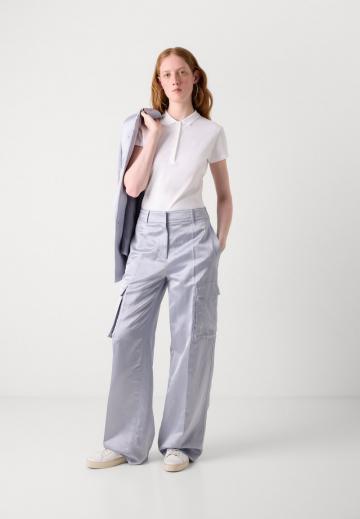 Брюки с накладными карманами