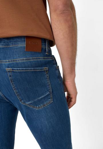 Узкие джинсы