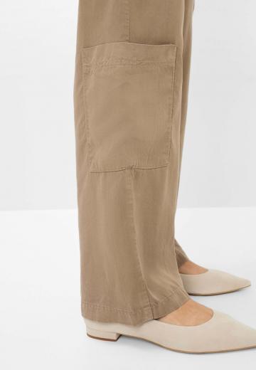 Брюки с накладными карманами