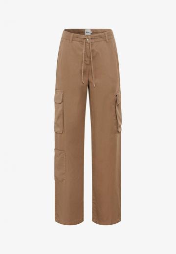 Брюки с накладными карманами