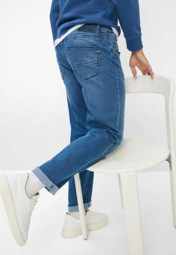 Узкие джинсы