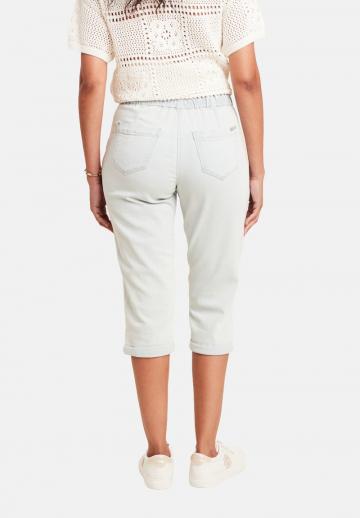 Короткие джинсы