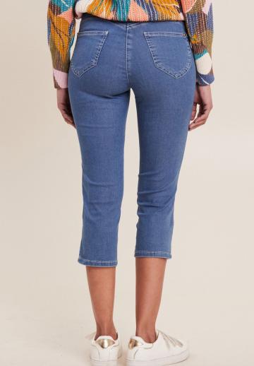 Короткие джинсы