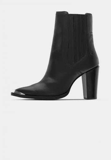 Полусапожки на высоком каблуке