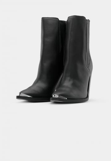 Полусапожки на высоком каблуке