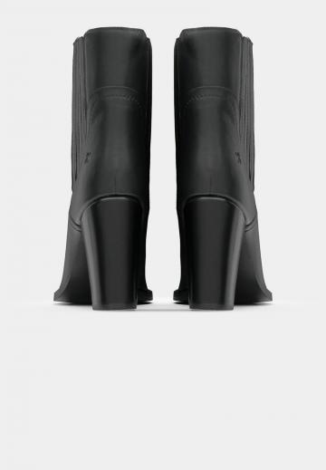 Полусапожки на высоком каблуке