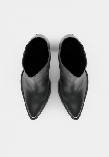 Полусапожки на высоком каблуке