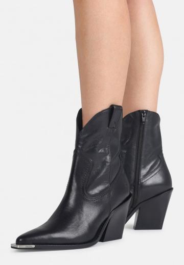 Полусапожки на высоком каблуке