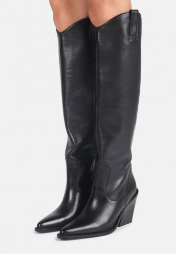Высокие сапоги
