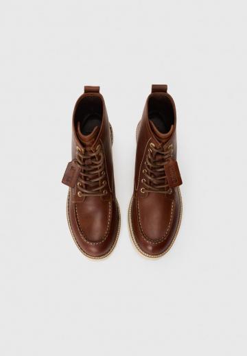 Ботинки на шнуровке