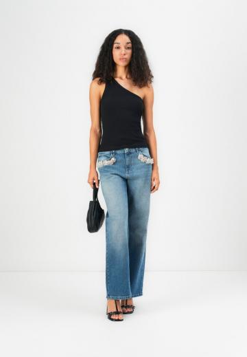 Прямые джинсы