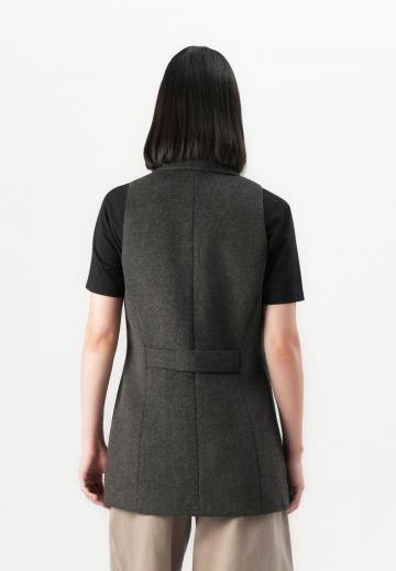 Длинный жилет