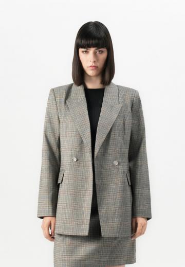 Блейзер с накладными карманами