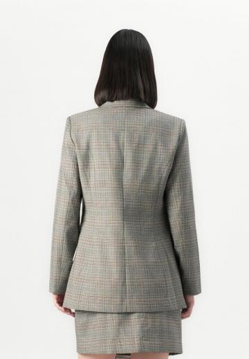 Блейзер с накладными карманами