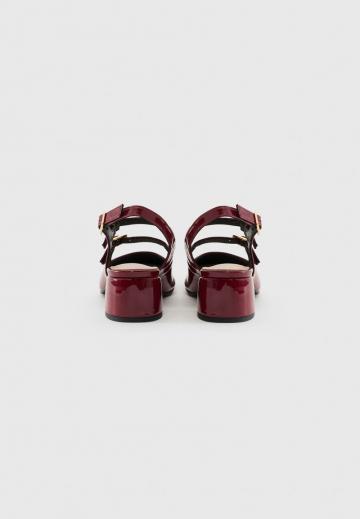 Туфли с ремешком