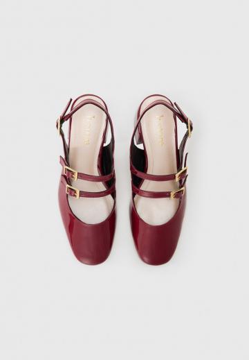 Туфли с ремешком