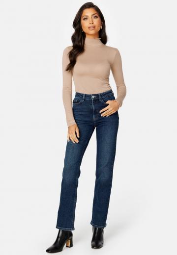 Прямые джинсы