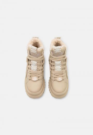Ботинки на шнуровке