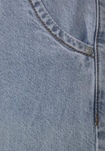 Короткие джинсы