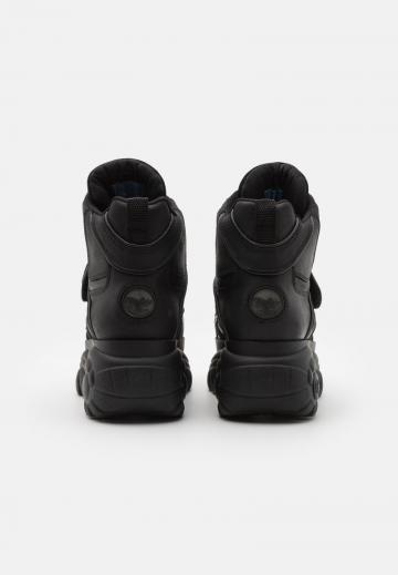 Ботинки на шнуровке