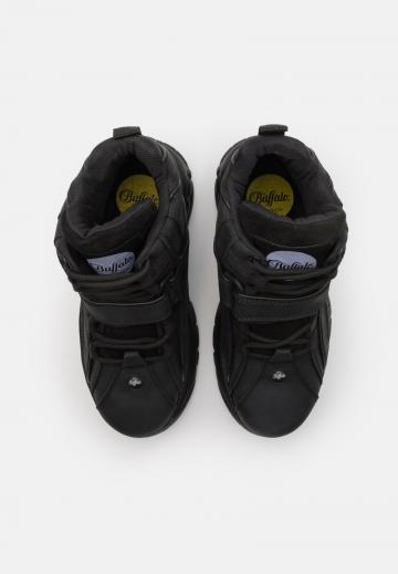 Ботинки на шнуровке