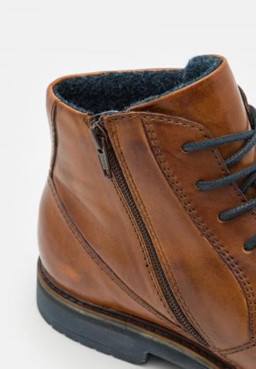 Ботинки на шнуровке