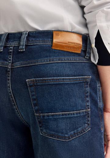 Прямые джинсы