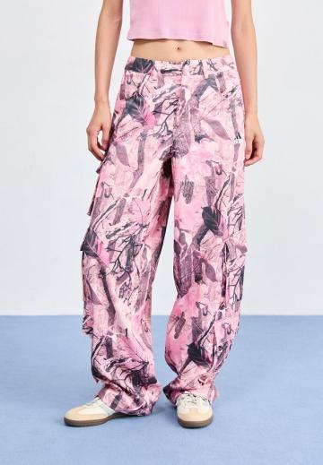 Брюки с накладными карманами