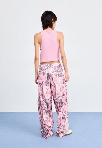 Брюки с накладными карманами