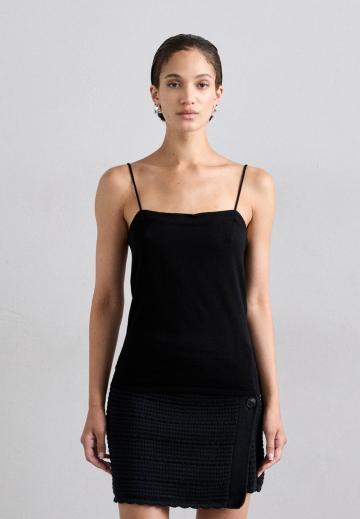 Топ на бретельках