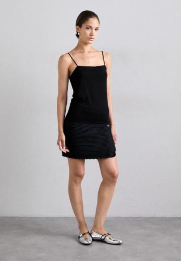 Топ на бретельках