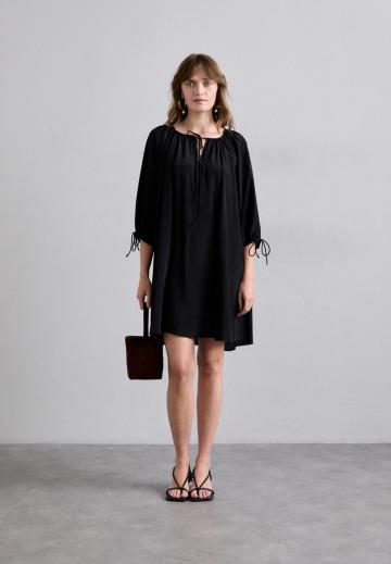 Короткое платье